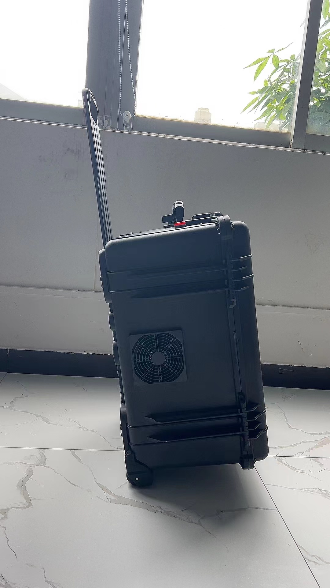 邻水手拉箱型移动通信干扰器